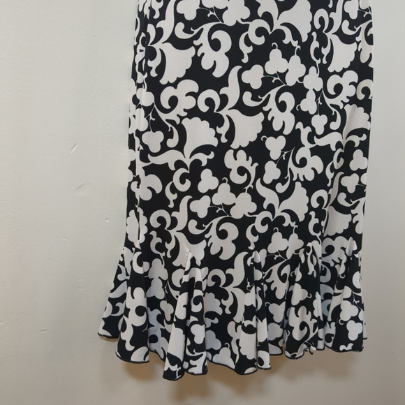 White House Black Market Floral Black/ White Women's Ruffled Skirt S- XS - Picture 2 of 5